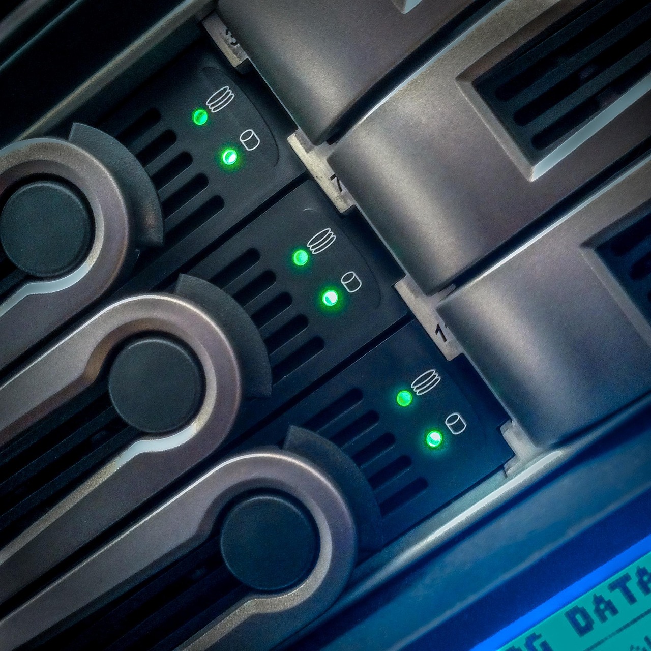 硬碟、SSD、NAS 與雲端的耐用度與更換週期